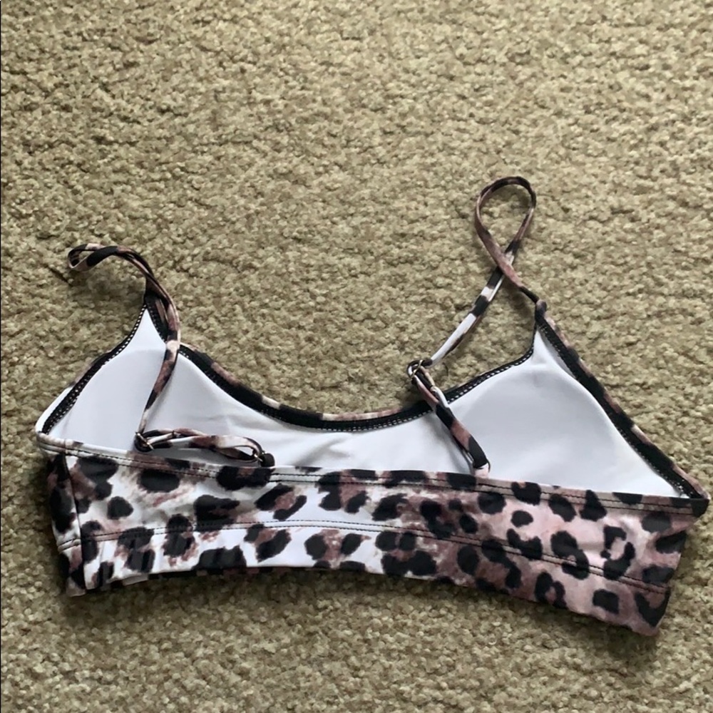 Bikini - Picture 2 of 3